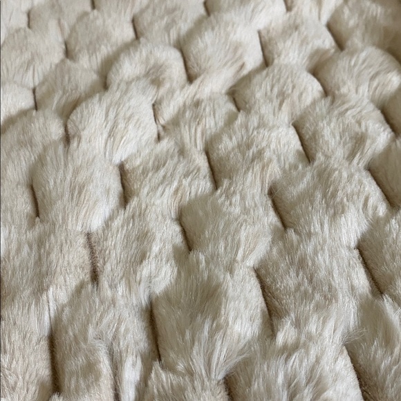Cozy Beige and White Textured Comforter Set - Picture 10 of 15